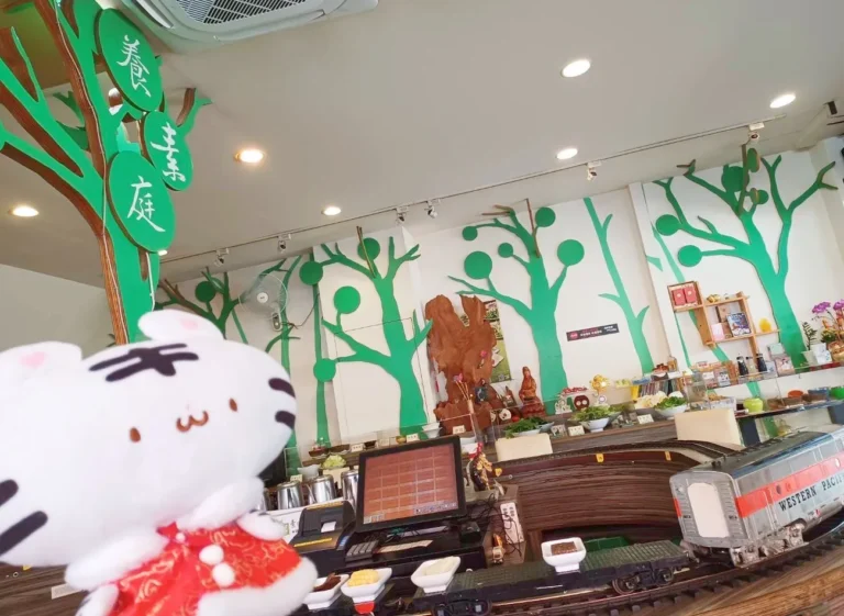 蔬菜自助吧的素食火鍋店養素庭