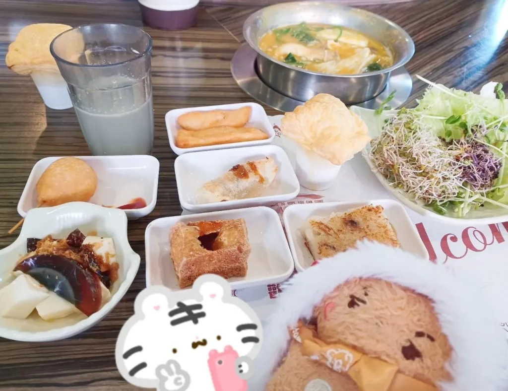 蔬菜自助吧的素食火鍋店養素庭